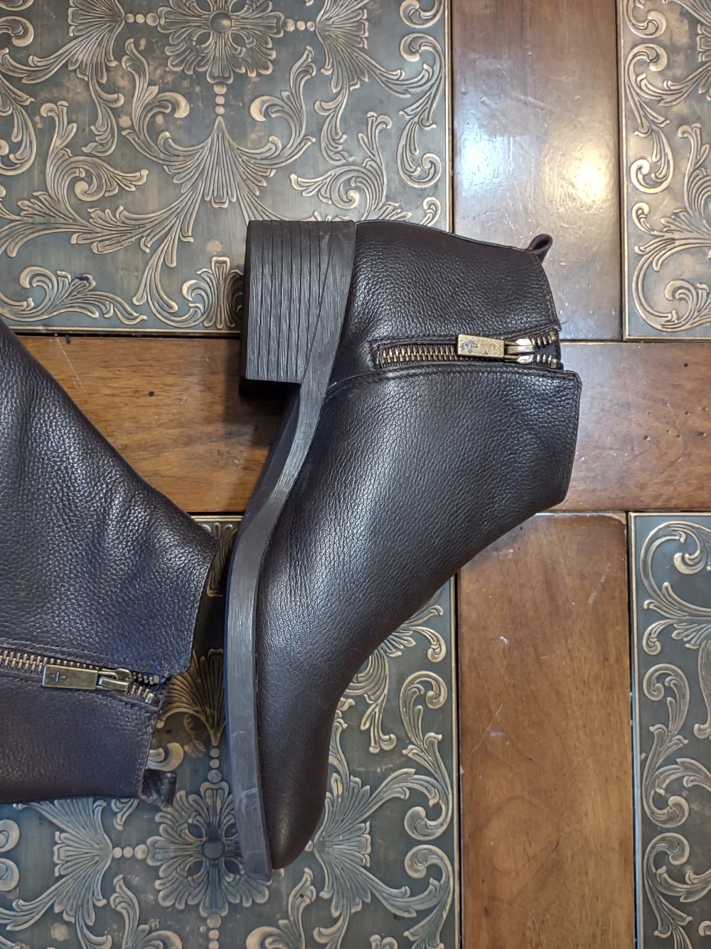 Kenneth Cole Chocolate Brown Leather Double Side-Zip Ankle Booties NWOT Sz 9